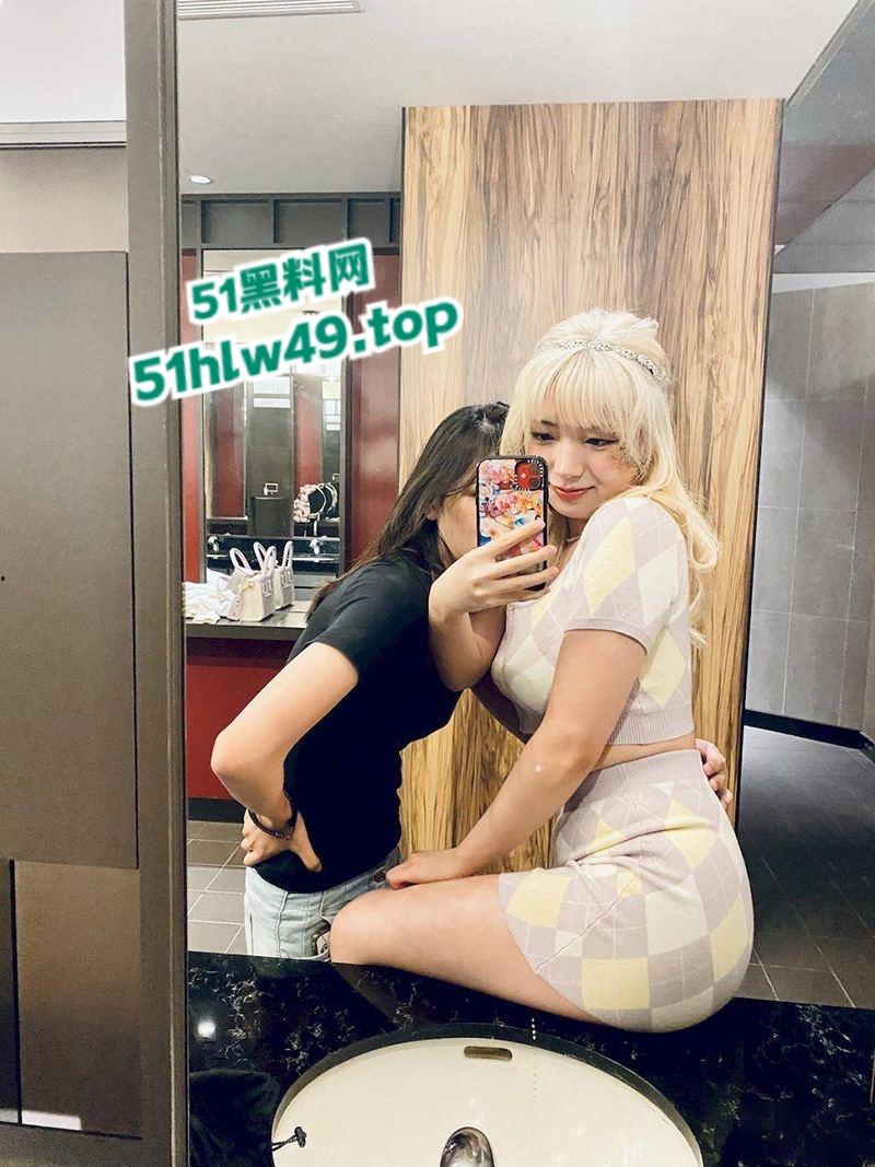 香港女同知性小姐姐【karin】凹凸有致奶大臀翘极致性感,各种大尺度私拍流出女友互舔鲍鱼视频曝光。-8