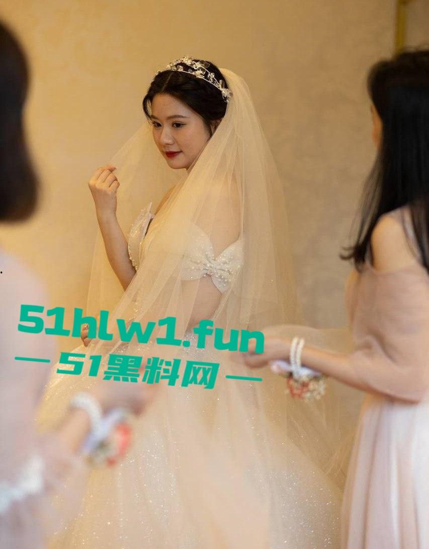 约炮新婚巨乳人妻,身材性感大奶肥臀,平时高冷公务员私下反差骚母狗,背着被情人操到惨叫连连。-7