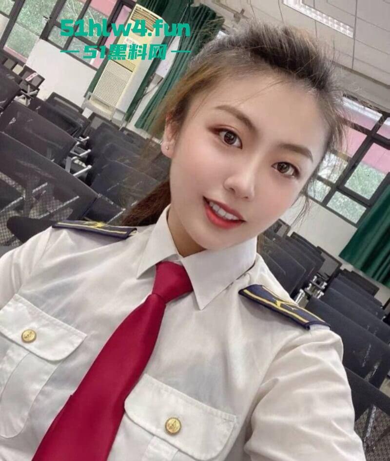 天津市滨海新区28岁美艳公务员,性爱视频曝光露脸深情舔屌,官场闺秀现实淫荡至极。-6