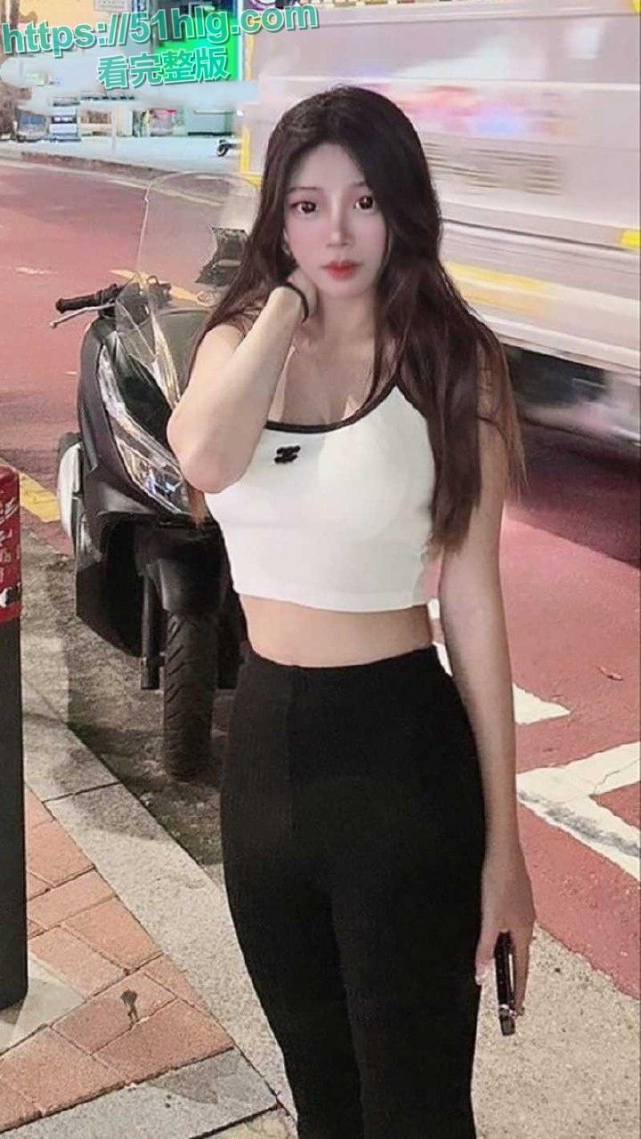 抖音网红【柠檬】性爱视频曝光!网友惊叹身材爆辣,前男友与好兄弟激情3P爆操,反差婊霸气回应自信美艳-9