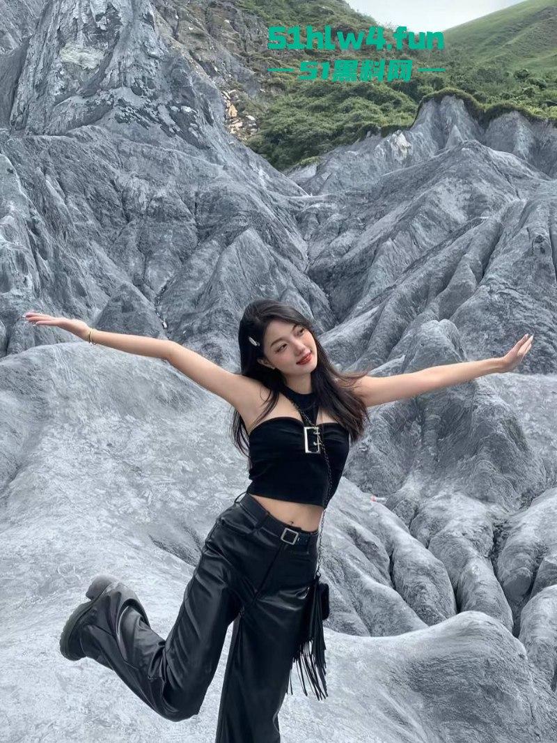 杭州大学班花【梁洛奇】酒后失身,被同学带到酒店扒奶脱裤无情暴操,视频传遍朋友圈。-3