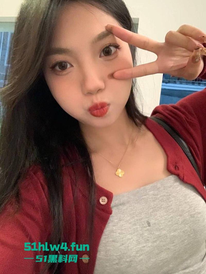 杭州大学班花【梁洛奇】酒后失身,被同学带到酒店扒奶脱裤无情暴操,视频传遍朋友圈。-7