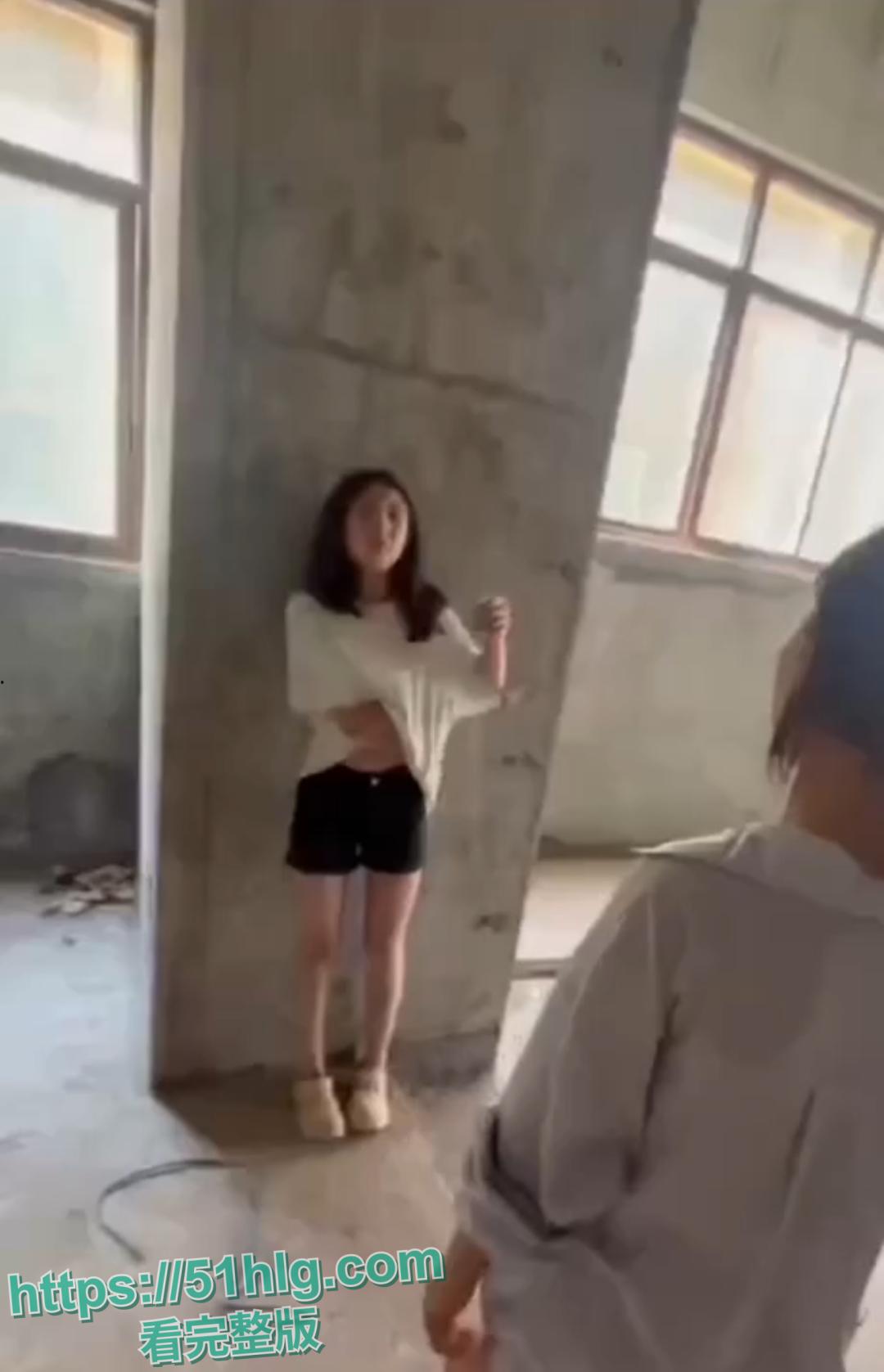 全网封杀重磅大瓜!【四川江油】14岁女孩惨遭校园霸凌 殴打辱骂过后还将其带入房间用汤勺敲打奶子和嫩穴 让男人强奸她 真够残忍-1