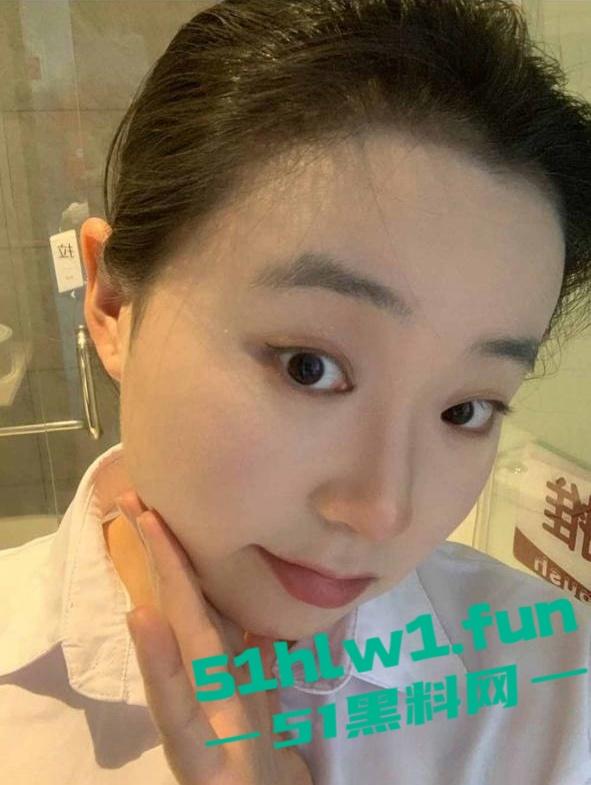 辽宁朝阳【崔海鑫】宁德霞浦高速服务区中化加油站员工,出轨约炮网友视频曝光。-1