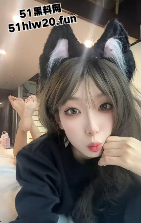 抖音网红【小水不哭】不雅视频流出!她不再是那个清纯可人的小仙女而是化身淫浪母狗!-7