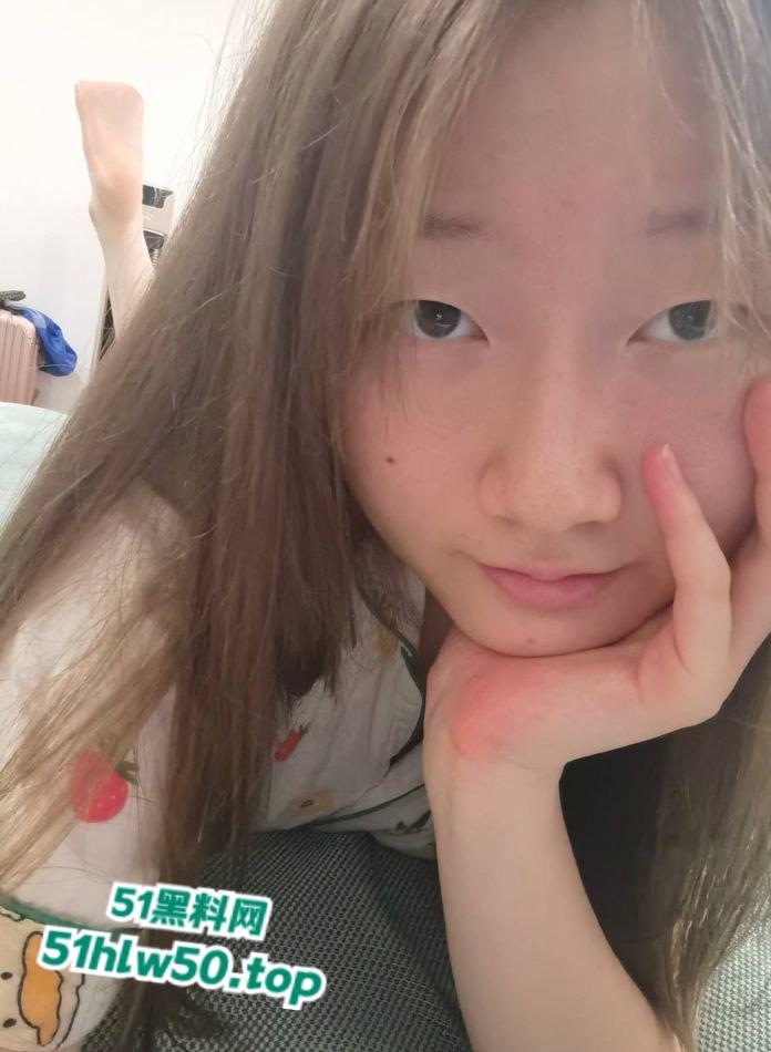 瓜友投稿菏泽学院【王誉洁】调教成骚逼母狗,竟拒绝双飞渣男一气之下将其视频曝光!-1