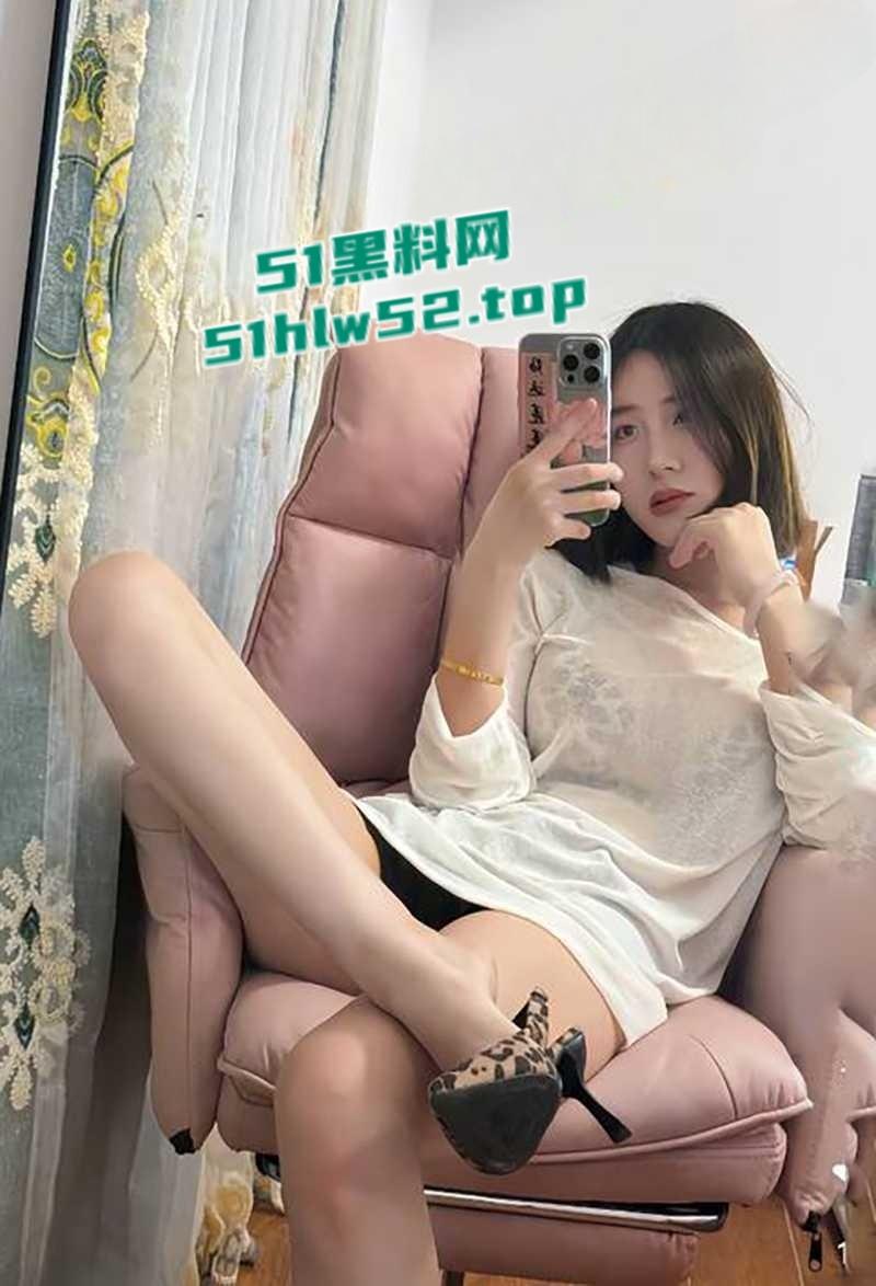 抖音网红【侯飞飞】裸聊视频泄漏,清纯少女竟被金主后入猛干,露脸骚聊揉穴自慰反差爆棚!-8