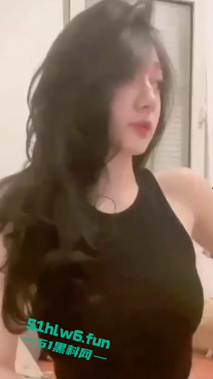 深圳传媒大学,校花美女【周辰霏】极品身材巨乳尤物,腰肢纤细美腿修长 和金主裸聊视频曝光。-2