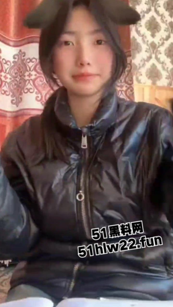 瓜友网聊西藏清纯妹,大眼撩人身材一流被网友拿裸照威胁,背着男友自慰裸聊实在太刺激了。-10