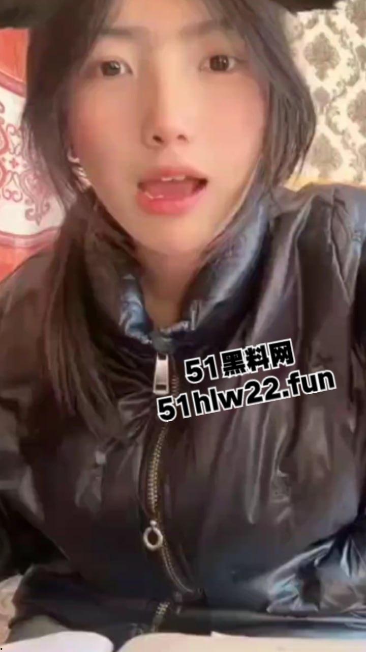 瓜友网聊西藏清纯妹,大眼撩人身材一流被网友拿裸照威胁,背着男友自慰裸聊实在太刺激了。-17