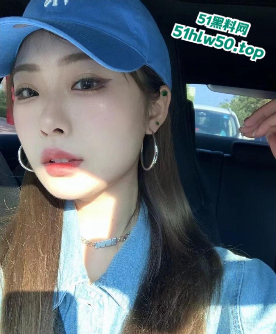 大连艺术学院反差女老师【周诗琦】妥妥肉便器,吞精内射母狗癖好属性全部集齐,前男友直接曝出狠料!-7