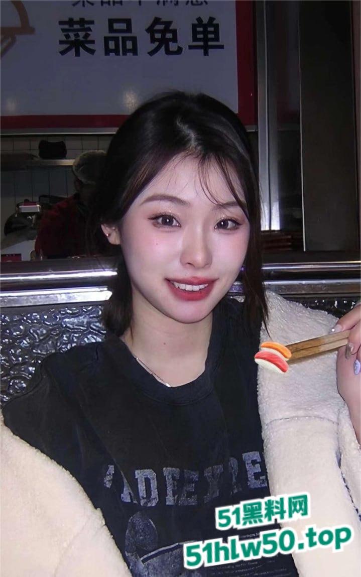 大连艺术学院反差女老师【周诗琦】妥妥肉便器,吞精内射母狗癖好属性全部集齐,前男友直接曝出狠料!-8