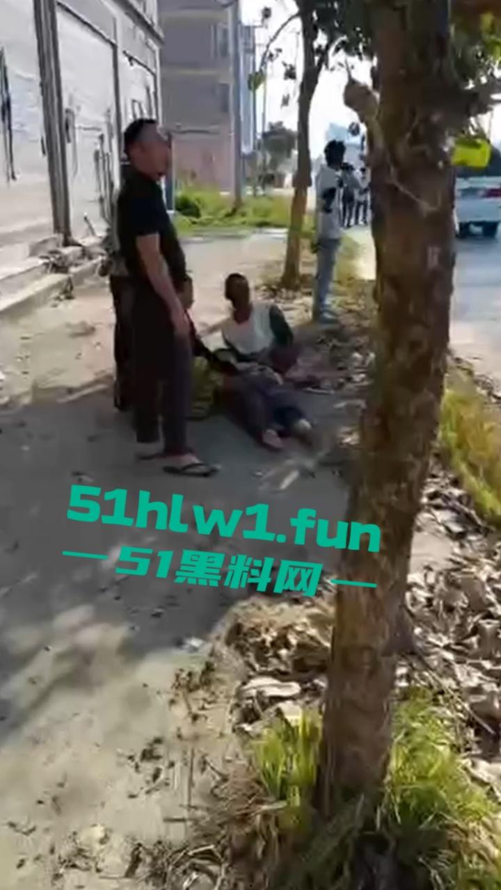 缅甸发生严重车祸 据悉是园区管理员木姐 骑电瓶车出门时 被飞速行驶的面包车撞飞 这就是恶有恶报?-6