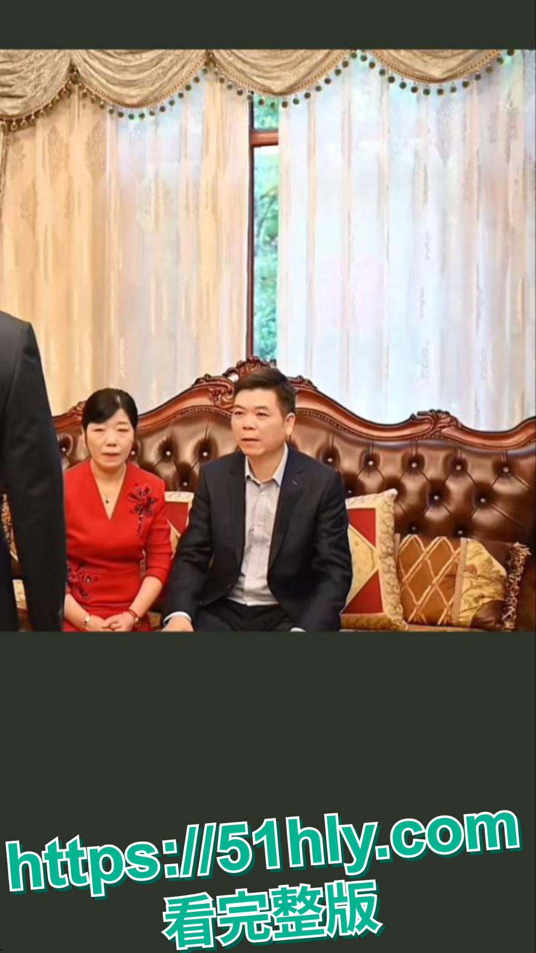 浙江科技公司2精英男高管办公室与女下属玩3p视频因钱没谈拢被女生曝光 看有妇之夫在线抠逼-8