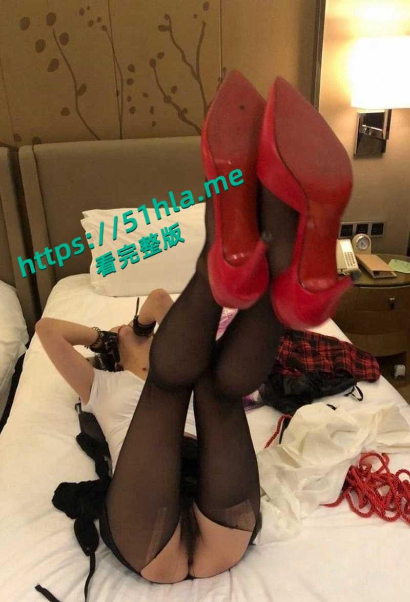 驻马店卫校实习小护士援交视频流出,大量交易【娟姐】聊天截图内容惊人,绝美蜜桃臀被无套爆操!-8