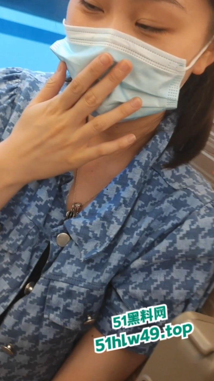 瓜友分享调教自己女友,高铁上调教女友吃鸡巴大胆在车上露出,有这么乖巧听话的骚母狗真是羡慕。-5