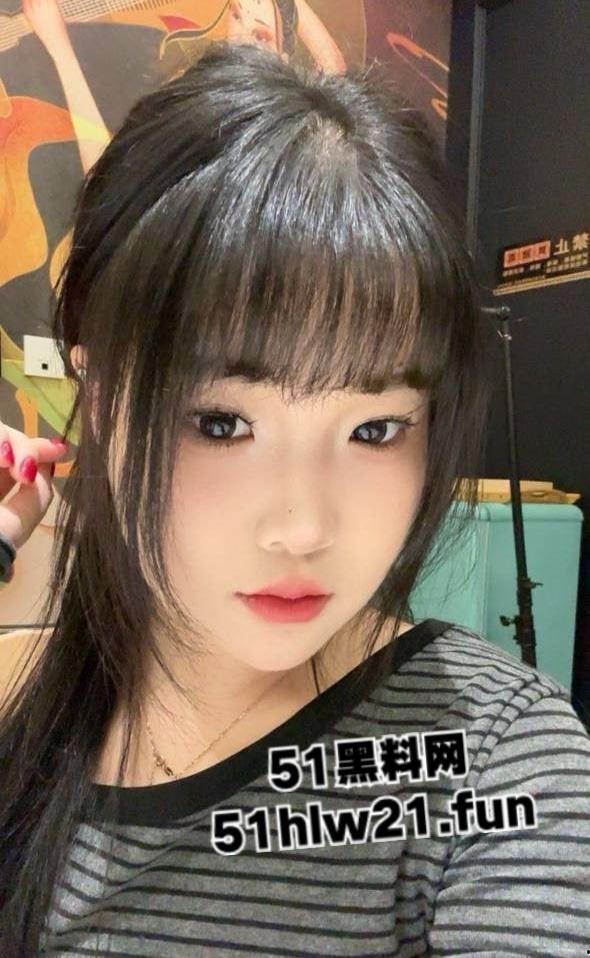 好炮架就该被分享,江西04年清纯嫩妹【王诗齐】淫乱私生活被炮友无情曝光,清纯的外表难掩母狗内心!-1