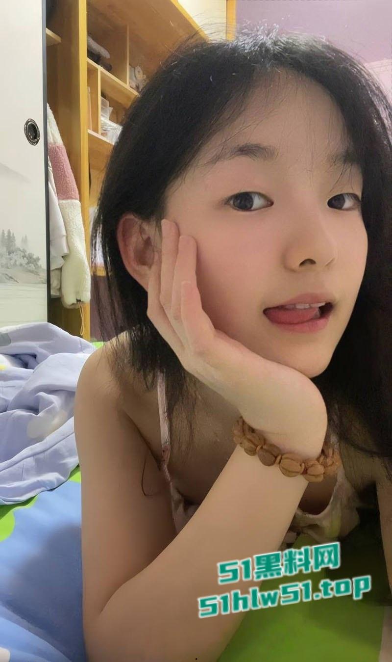 四川大学【安佳瑞】不雅视频曝光,清纯学生妹逃课与同学约炮,一线天小穴被操的淫水四溅,娇嫩酮体无限诱惑!-14