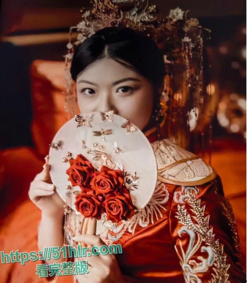 【河南】新婚夫妻的不为人知的秘密!大奶人妻骚穴淫水狂喷,口活功夫一流,舔鸡巴的模样让男人欲罢不能-4