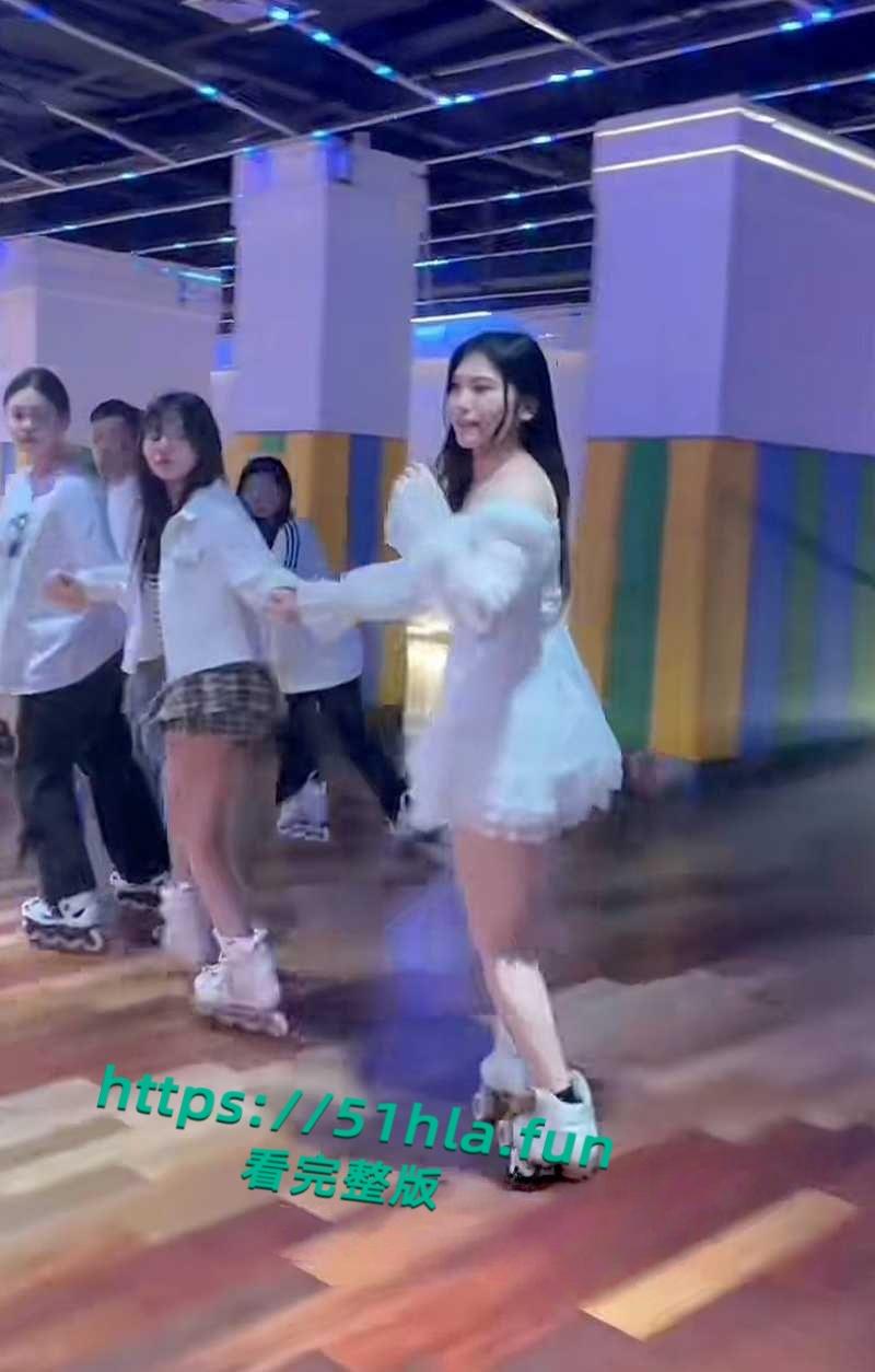 抖音女网红【轮滑冰姑娘】生化母体携带艾滋感染上千人人设翻车,遭网友质疑健康状况引发争议!-5