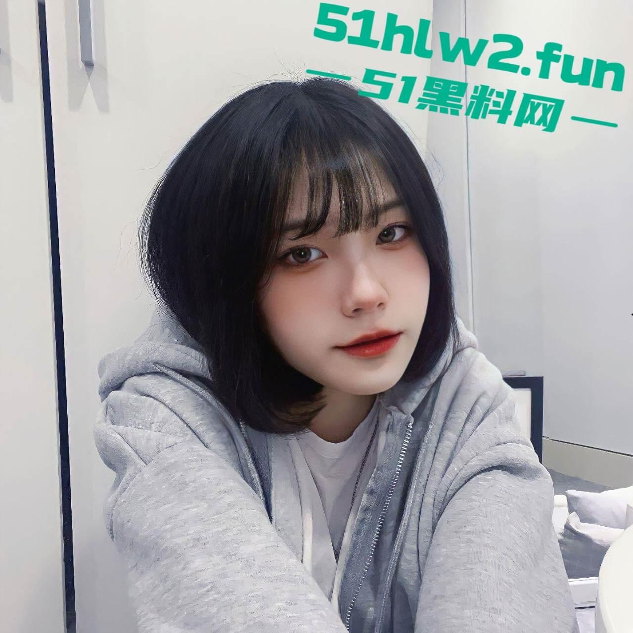 上海戏剧学院系花【王欣彤】绝美颜值学生妹，高挑御姐身材逆天长腿加粉嫩小穴全裸自慰勾引金主求包养。-12