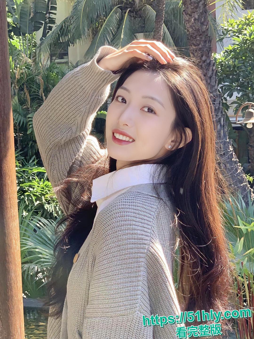 天津现代传媒学院教师宿舍大瓜!忘拉窗帘直播亲热,学生排队围观全过程-4