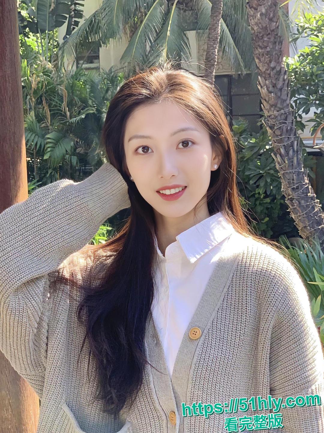 天津现代传媒学院教师宿舍大瓜!忘拉窗帘直播亲热,学生排队围观全过程-5