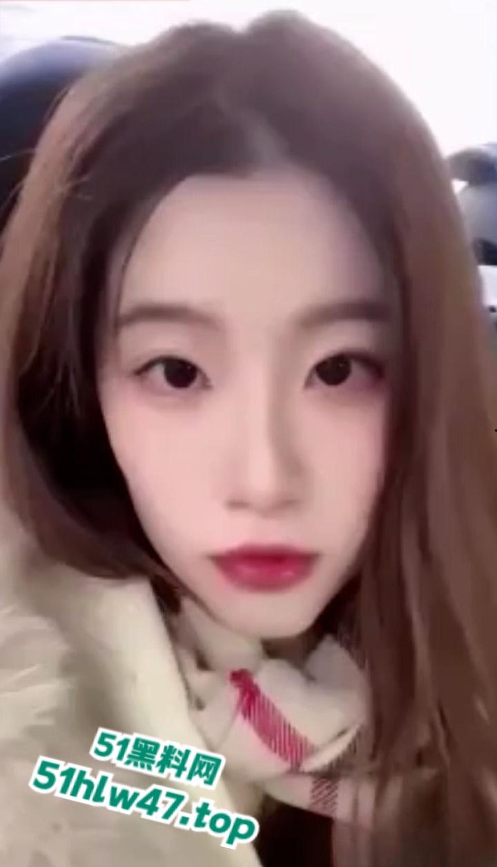 抖音130万粉丝网红【芋泥肉肉包】激情露出,奶子虽然下垂但搞黄色的捞钱的心态永垂不朽。-1