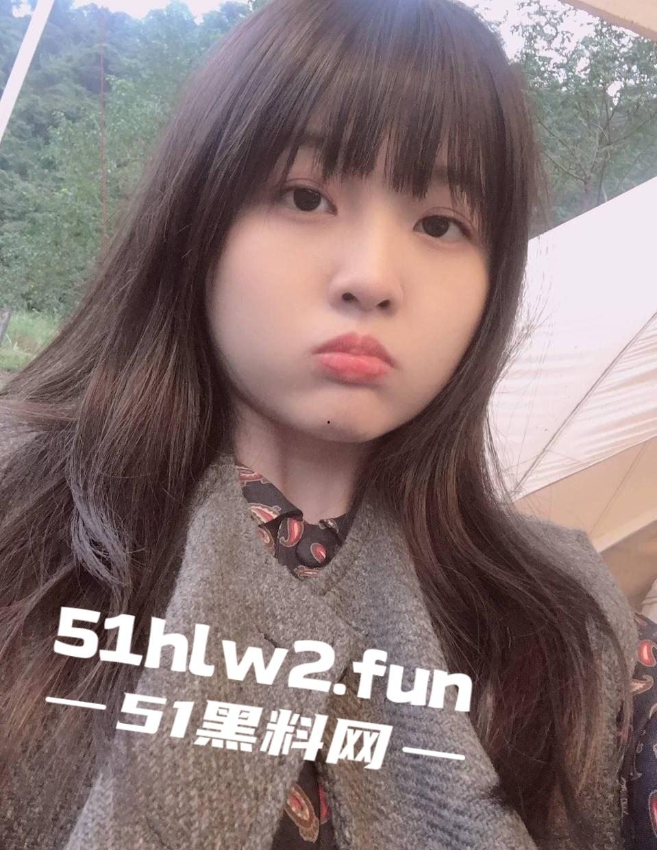 甜美萝莉学生妹【陈思淼】表面清纯甜美背地里反差的一批,最喜欢大鸡巴猛男约炮大屌体育生自拍视频流出。-9