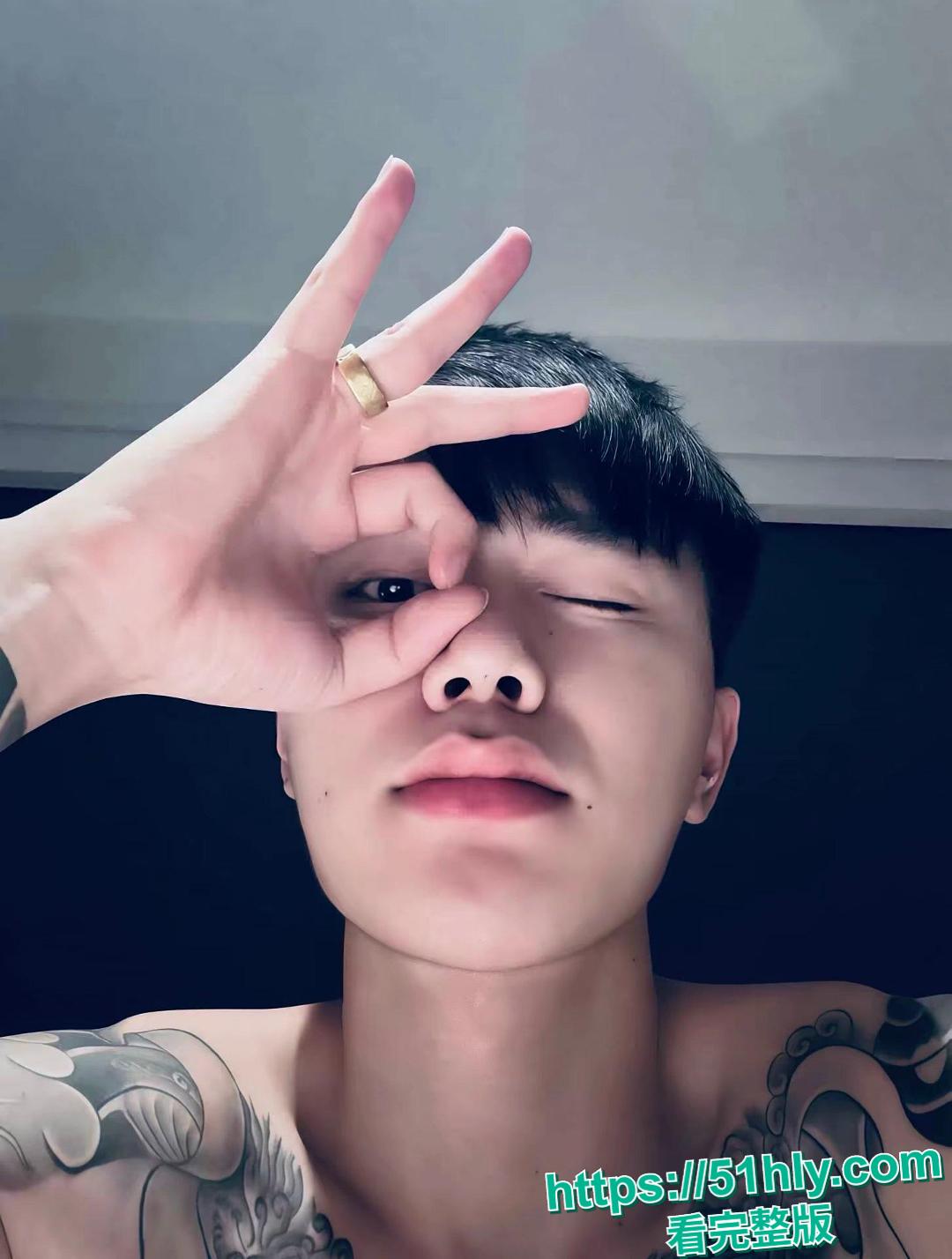 快手400万粉顶流a7家族 该来了 狂草女粉私密视频流出 精神小伙天天换妹子 粉丝后宫轮番上阵-7