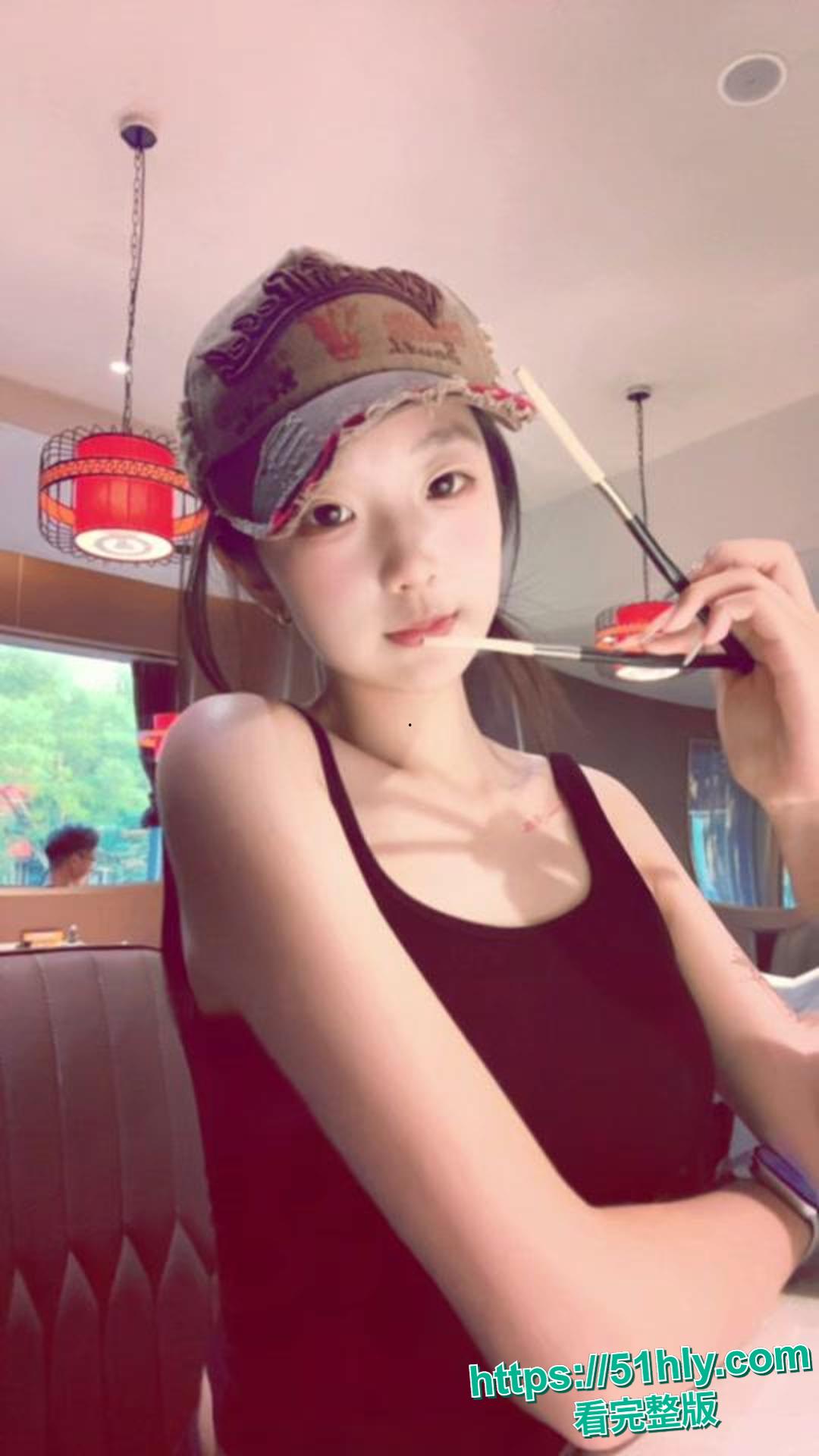 快手400万粉顶流a7家族 该来了 狂草女粉私密视频流出 精神小伙天天换妹子 粉丝后宫轮番上阵-9