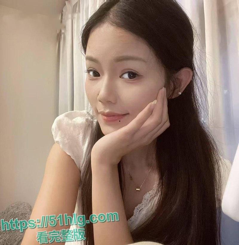 【武汉】东西湖人妻【胡丽】出轨被曝!与小鲜肉炮友激情销魂,小少妇逼毛旺盛淫水超多,真是极品!-7