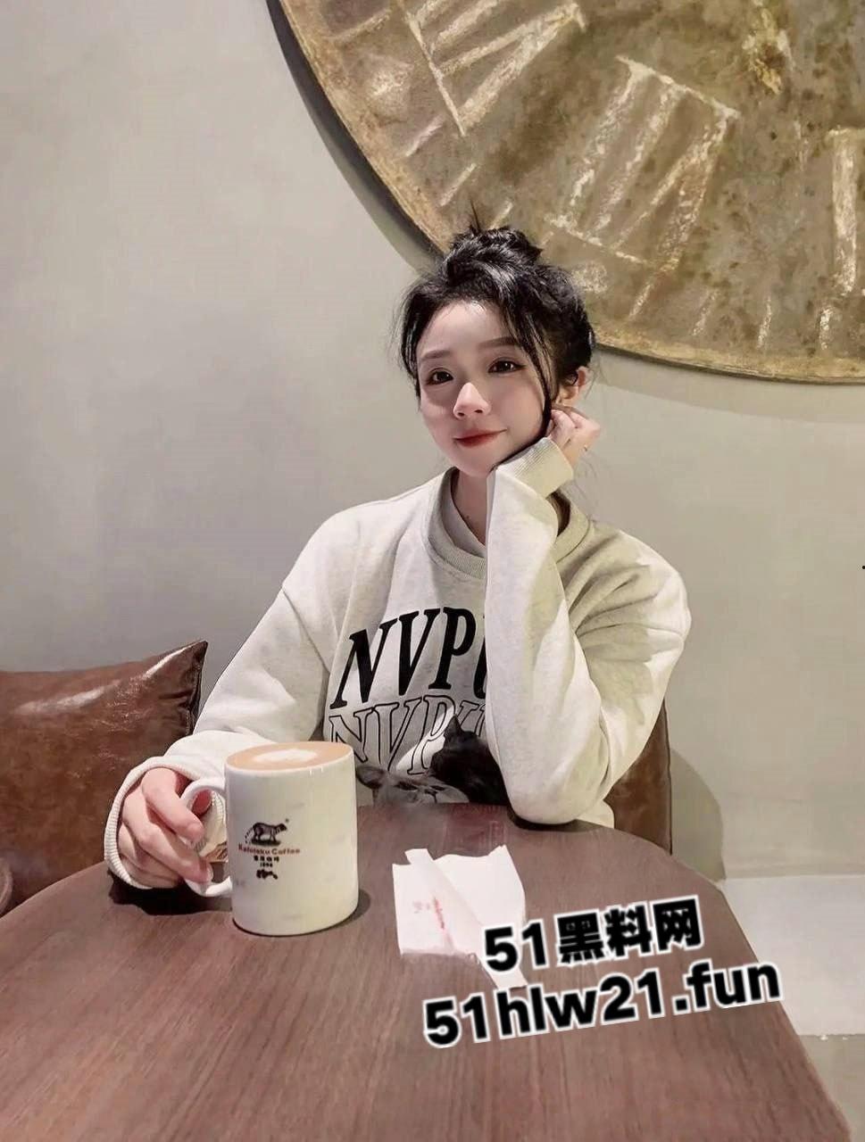 极品人妻生活照VS私密照同泄,蜜臀肥鲍逼毛多汁水泛滥射了,爽得停不下来。-1