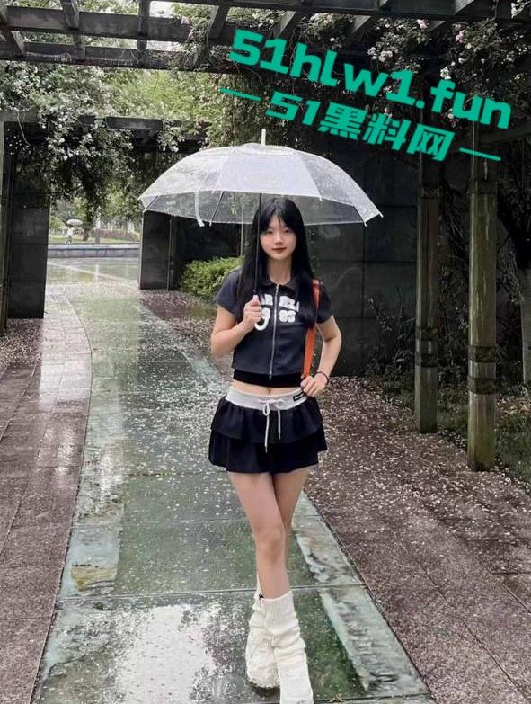 抖音极品舞蹈博主就读于四川艺术职院反差妹【梁柳】全网多个账号被扒,土豪爹重金订制福利流出。-4