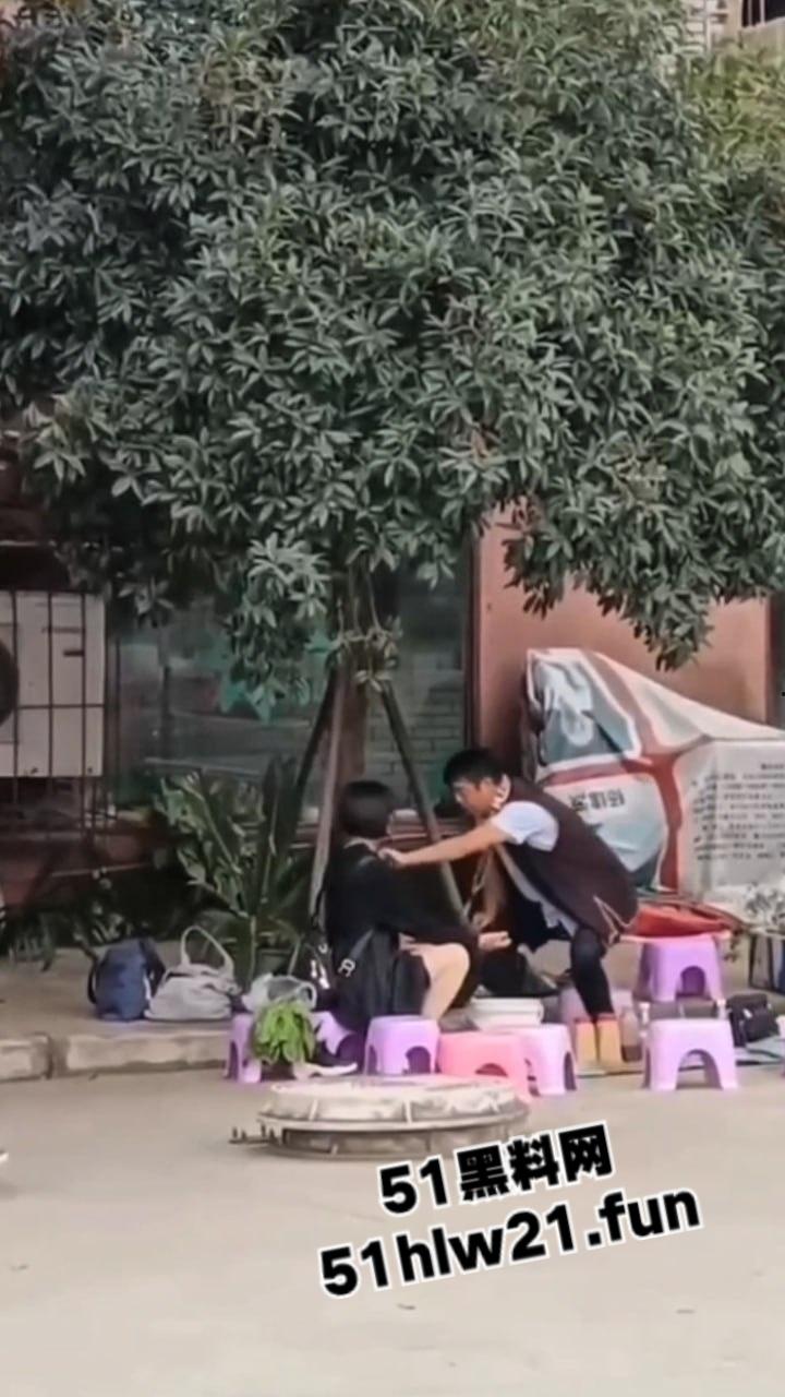 江湖骗子命理大师,当街算命还上手掏女客户裤裆摸逼,起身做法摸奶揉捏这都能骗人呢!-1