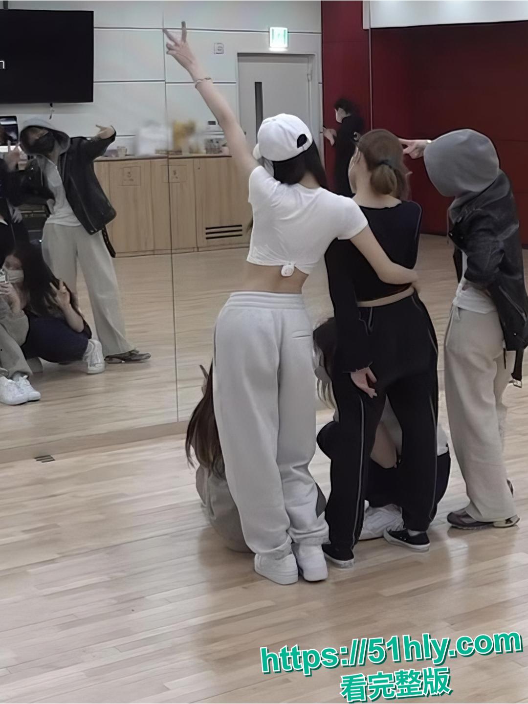 韩国练习生淫乱夜生活 每天练习完没事就是群交做爱 娱乐圈的性爱真是滥交的天堂 渴求那短暂的解脱与快感-4