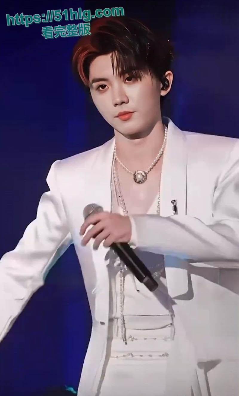 全民震撼,狂热女粉的梦想成真!时代少年团【马嘉祺】竟与狂热女粉激情做爱做补偿,引爆网络热议!-4