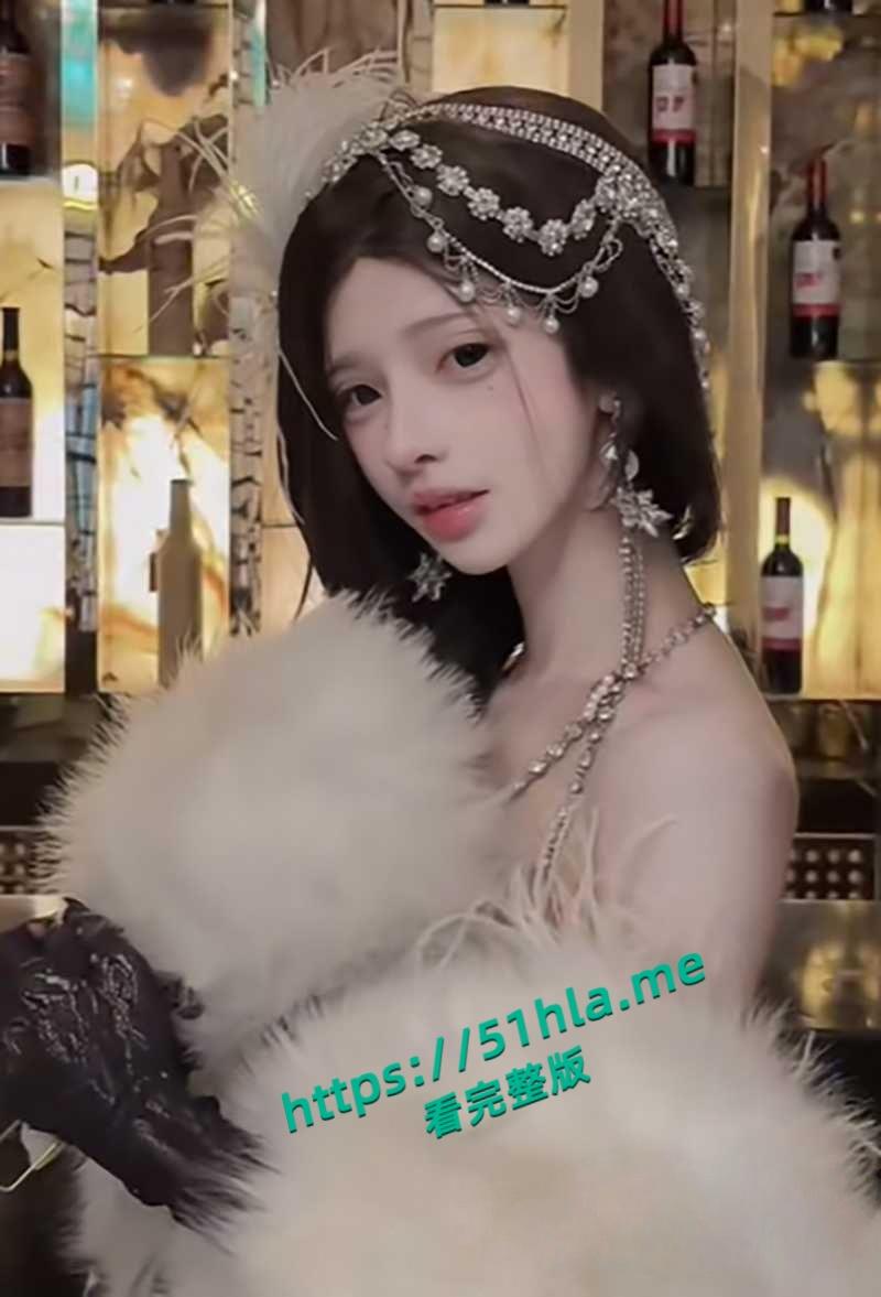 百万女网红【吱四】出轨约炮视频流出,清纯少女被绿秒变海后,脚踩两船撩骚骗钱,主动骑乘自慰超淫骚!-4