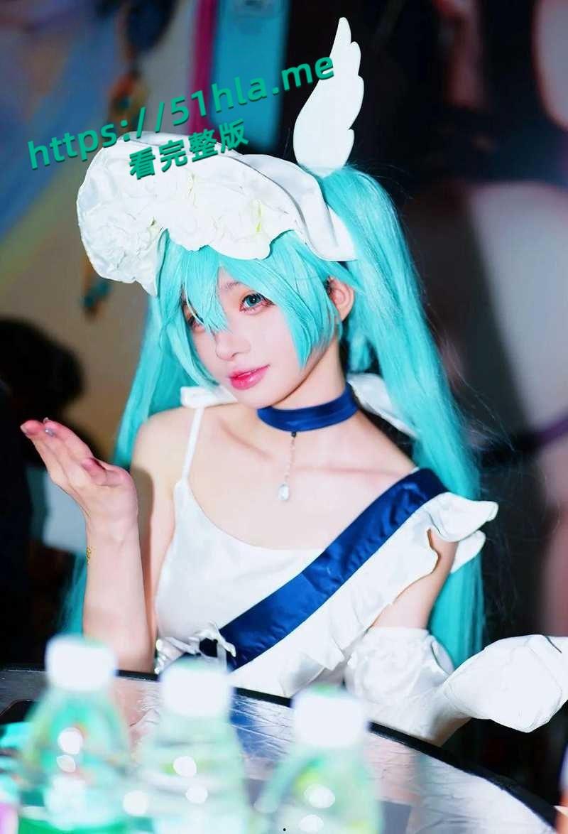 百万女网红【吱四】出轨约炮视频流出,清纯少女被绿秒变海后,脚踩两船撩骚骗钱,主动骑乘自慰超淫骚!-5