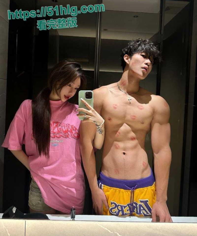 高颜值女粉千里送逼挨操！抖音网红【鸡腿弟弟】秀腹肌引得女粉垂青，边操边记录美好生活！-2