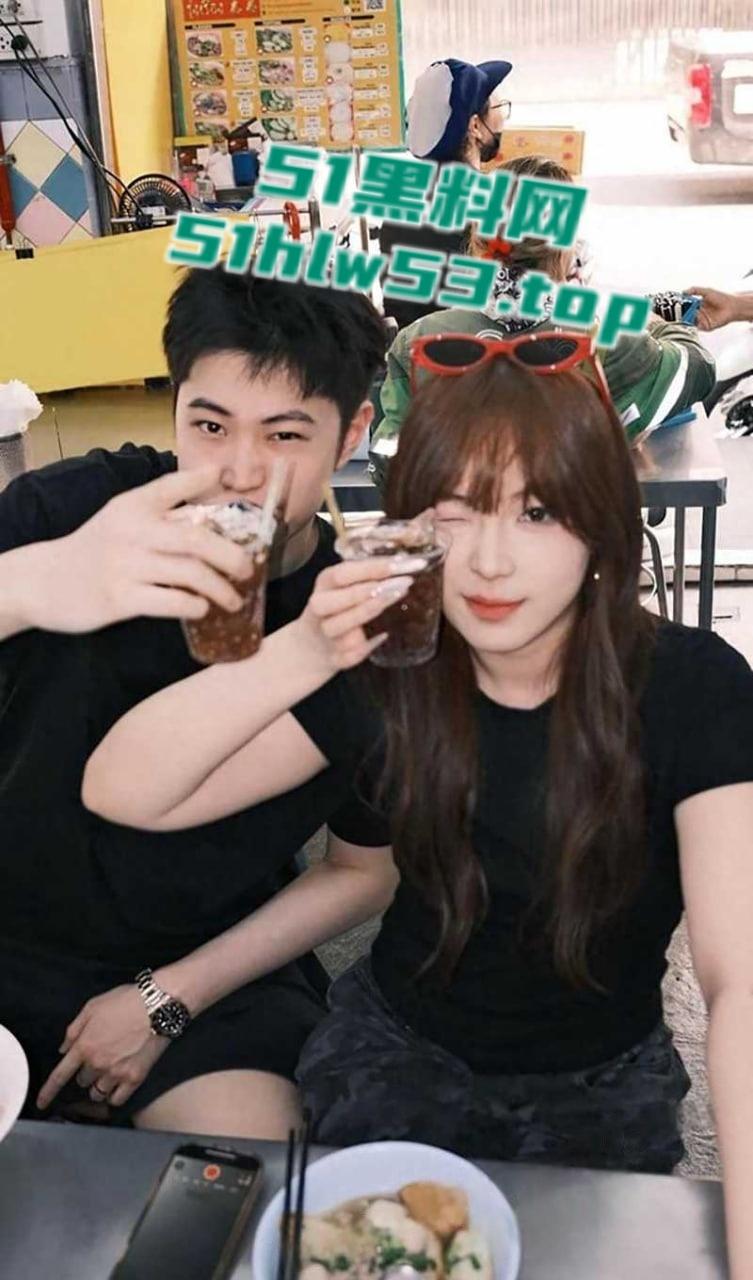 二婚体育男大战拔丝女,抖音300万粉丝网红【小郑嘻嘻】自曝老公婚内出轨,连做爱视频都一并爆光!-3