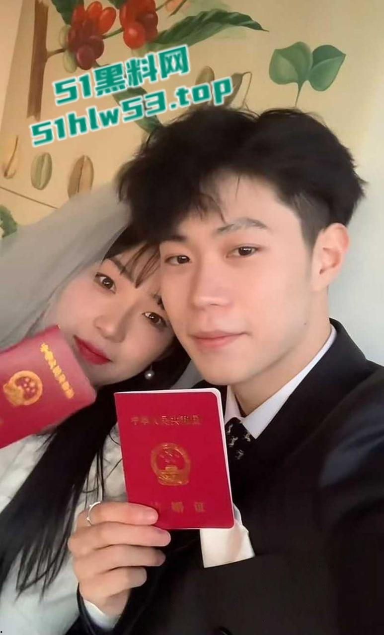 二婚体育男大战拔丝女,抖音300万粉丝网红【小郑嘻嘻】自曝老公婚内出轨,连做爱视频都一并爆光!-4