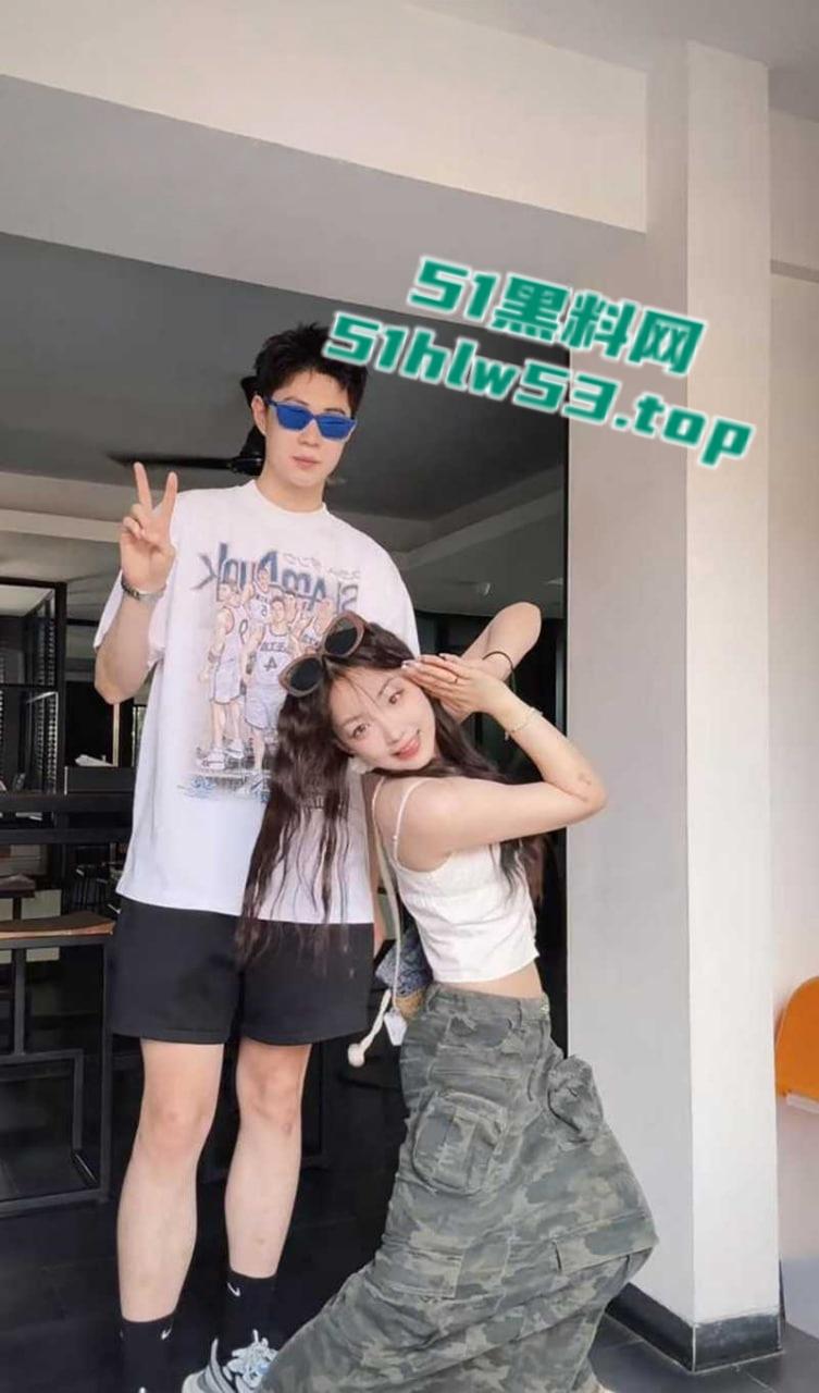 二婚体育男大战拔丝女,抖音300万粉丝网红【小郑嘻嘻】自曝老公婚内出轨,连做爱视频都一并爆光!-5