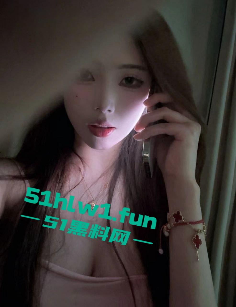 颜值反差女主播【VV星球】福利流出,天使脸蛋九头身巨乳,黑色蕾丝薄纱下的骚气让人瞬间浴血沸腾!-5