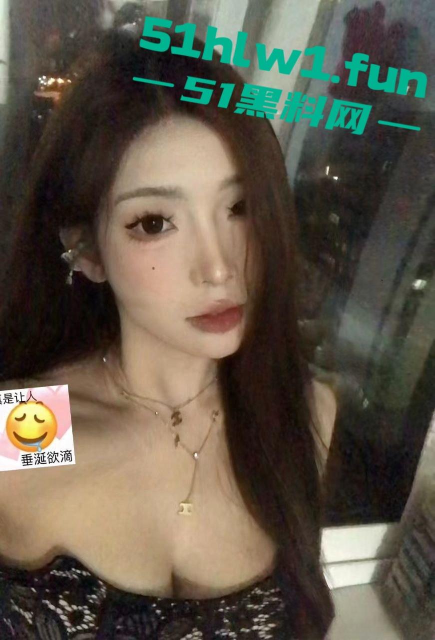 颜值反差女主播【VV星球】福利流出,天使脸蛋九头身巨乳,黑色蕾丝薄纱下的骚气让人瞬间浴血沸腾!-6