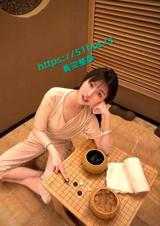 独家爆料,湖南省永州小学老师【李畅】裸聊视频,深夜寂寞难耐抖音主动勾引瓜友裸聊被曝光!-1