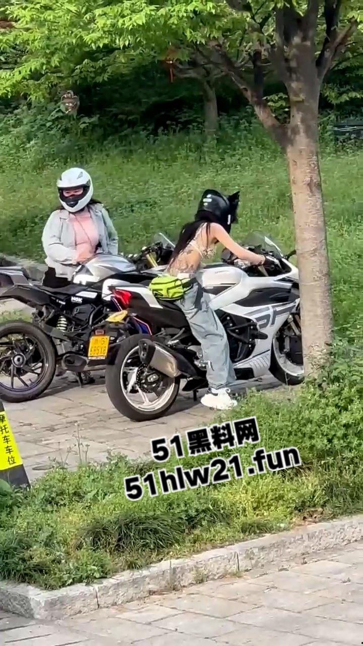 义乌真实骑行媛【喵喵】变态骚奴黑历史被扒,真鸡婆扮假名媛到处陪睡,一身名鞋名包都是卖肉被调教获得。-2