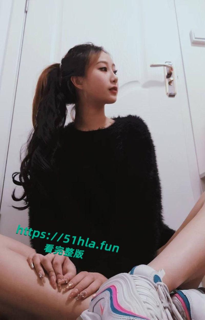 辽宁大学舞蹈生【李玉兰】宿舍自慰视频曝光,一字马展示M腿大开道具玩弄淫水狂喷!-3