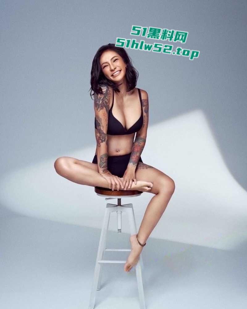 国光女神【梁云菲】泄密私密视频遭曝光，前男友台湾艺人金刚忙撇关系，瓜友们全网疯传！-3