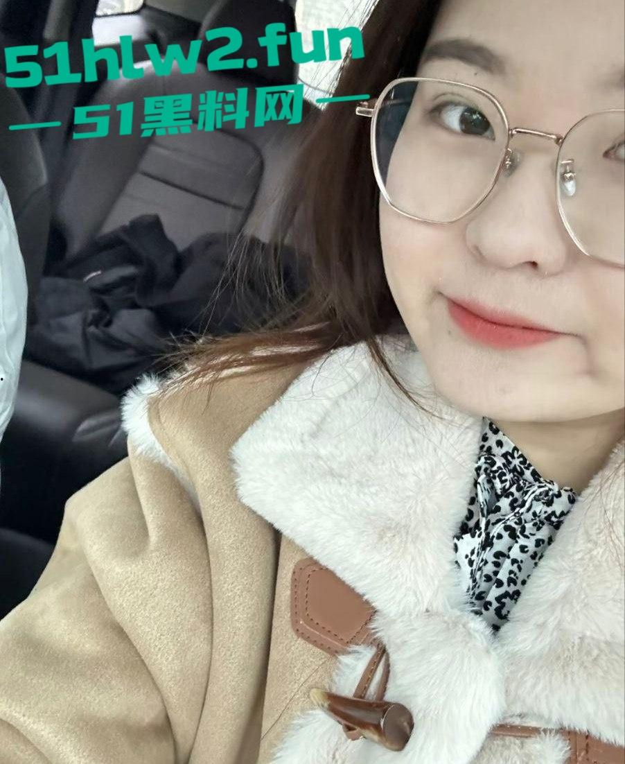 邯郸微胖骚货【钱晶晶】又骚又浪,微信激情视频泄露,男友录屏疯传,舔嘴娇喘主动掀裙,床上不得翻天?-1